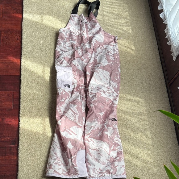 The North Face Women’s Freedom Bib Overalls Lavender Fog Tonal Mountainscape - Picture 1 of 5